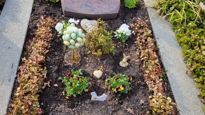 Grabgestaltung zu Ostern